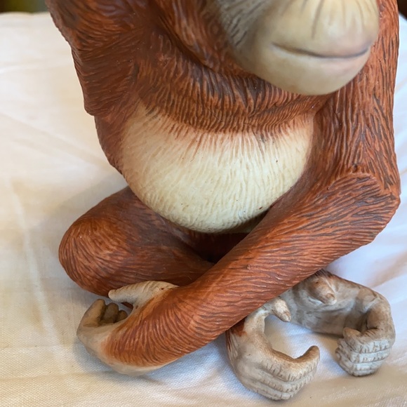 Orangutan Figurine / Statue - Picture 3 of 11